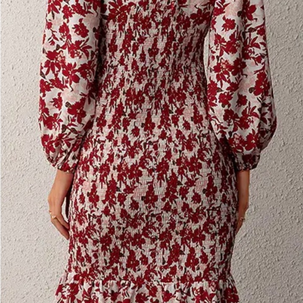 Cupshe island sun floral Ref & White Smocked V-Neck Long Sleeve Midi Dress - Picture 5 of 15